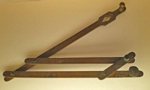 Pantographe utilisé par Oberlin pour réduire les silhouettes. Musée Oberlin de Waldersbach.